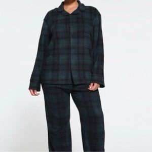 Sold SKIMS Fleece Sleep Set size large unisex
Like new condition